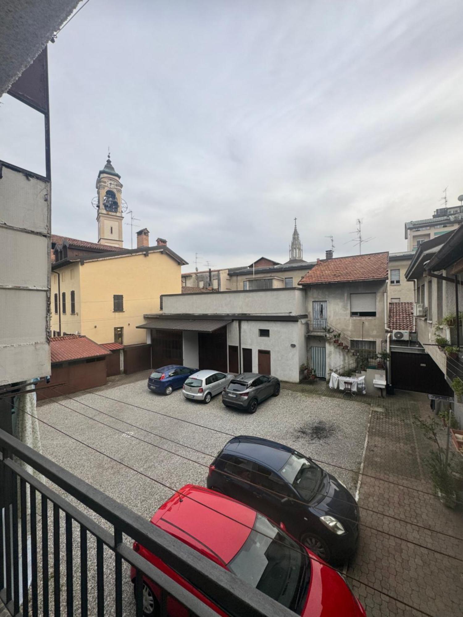 Casa Alessio - Elegante Appartamento Nel Cuore Di Cesano Maderno Exterior foto
