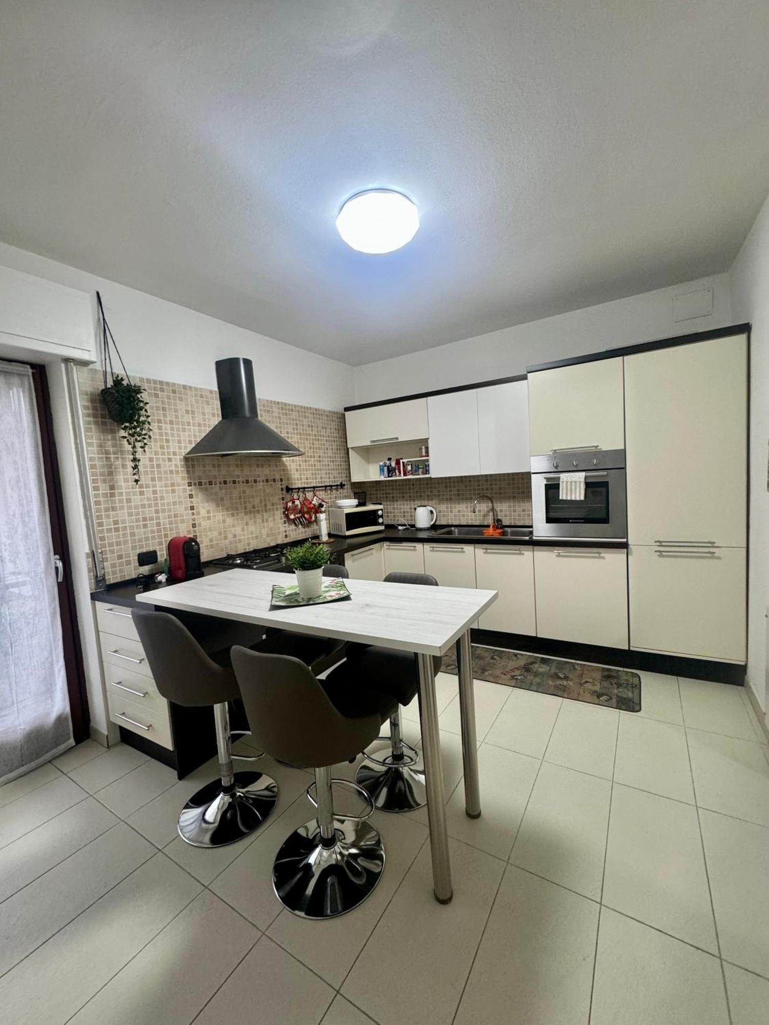 Casa Alessio - Elegante Appartamento Nel Cuore Di Cesano Maderno Exterior foto